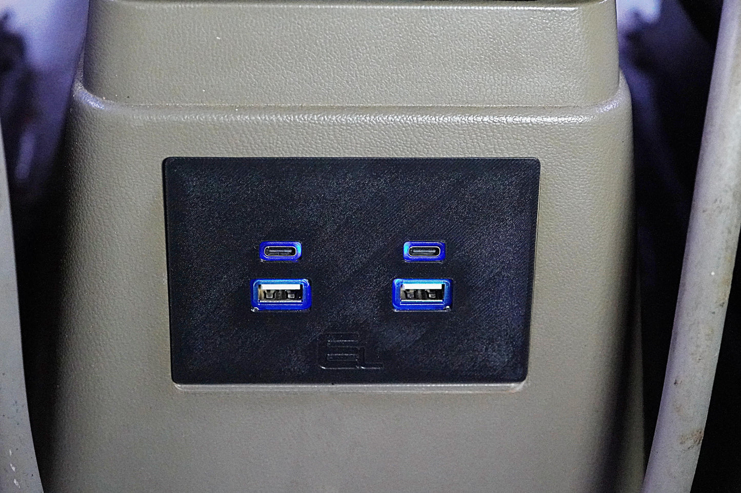 Rear Ash Tray USB Conversion - Isuzu Trooper (1st Gen, 1981-1991)