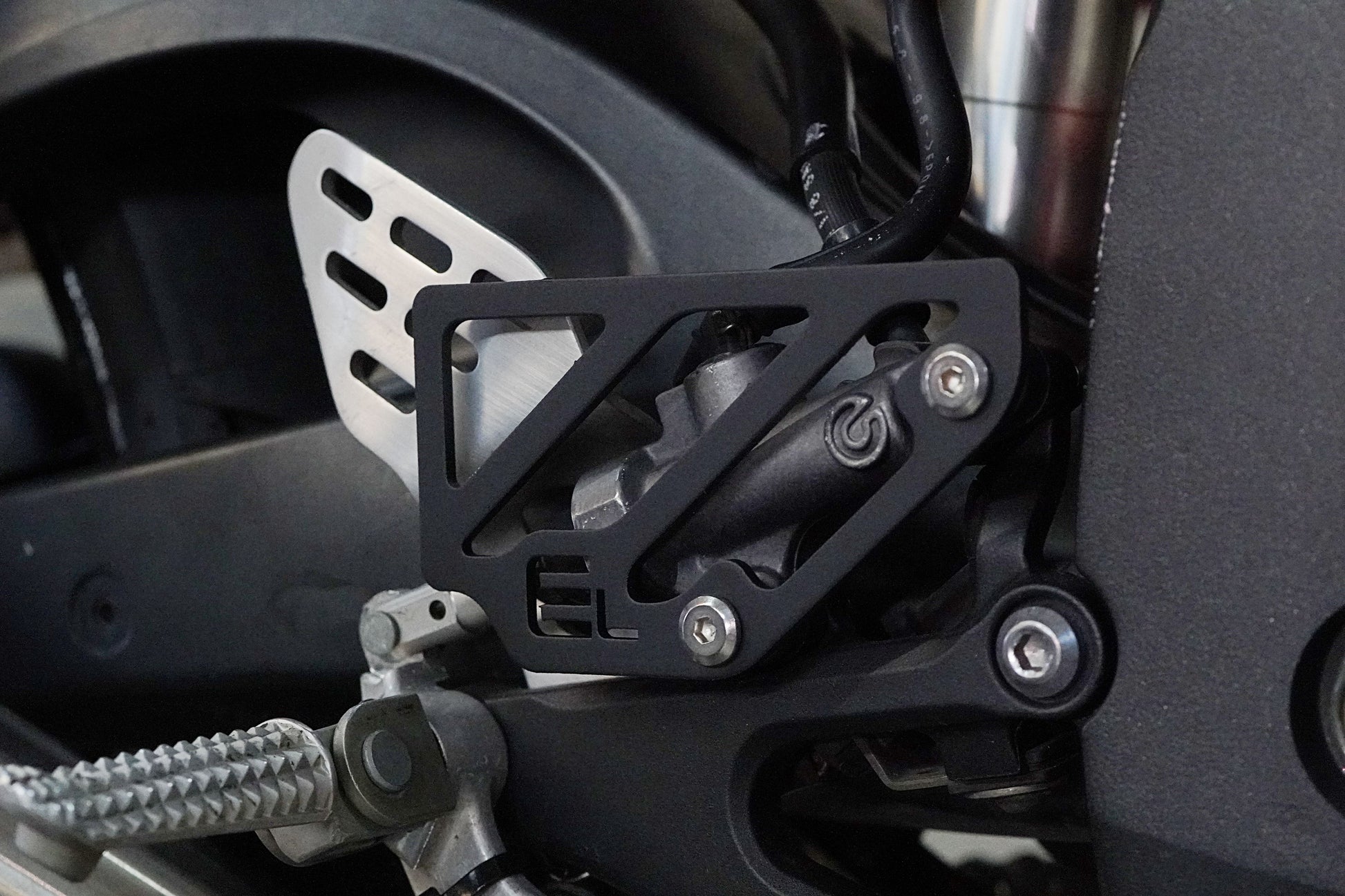 Rear Brake Master Cylinder Guard - Yamaha YZF-R6 (1999-2005)